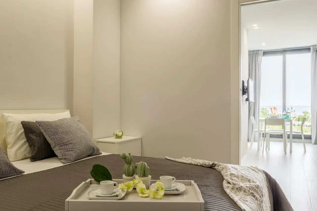 Les Suites - Apartments Riposto