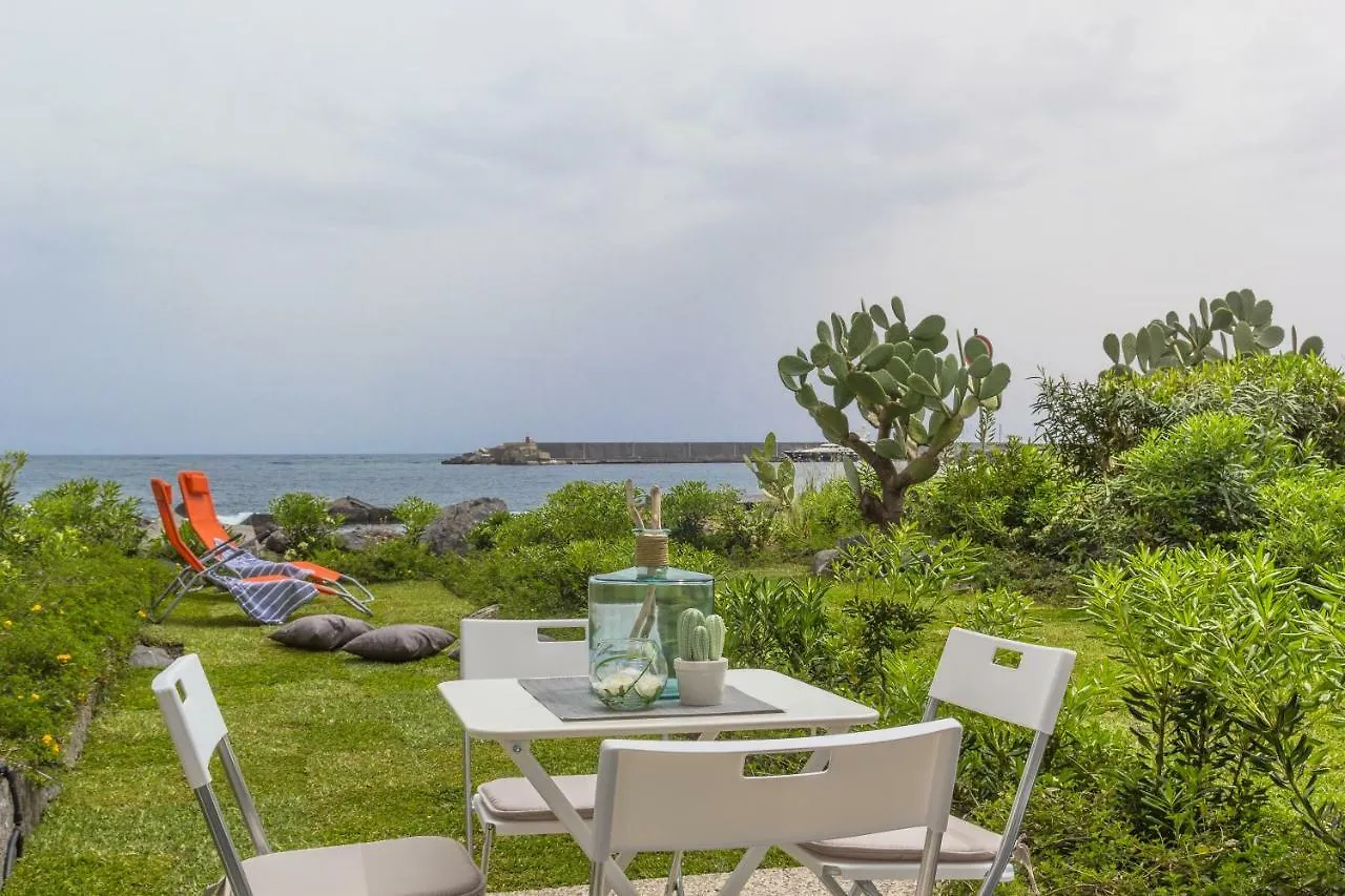 Les Suites - Apartments Riposto 0*,  İtalya